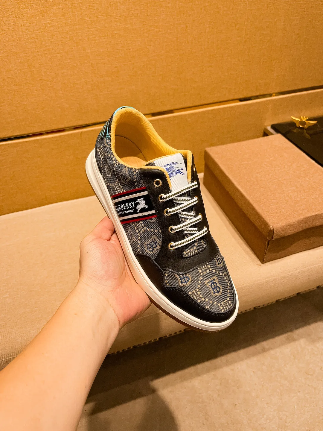 Men's shoes💰 400💰[LV]🔥Louis Vuitton, high-end men's shoes brand, official website 1:1 latest masterpiece: the upper is made of Italian imported first-layer cowhide with a comfortable and breathable lining➕original non-slip and wear-resistant outsole🔥, making walking more convenient and comfortable! An exclusive new model, a stunning work, a beautiful 1:1 replica [color] compared to the official quality! Create a fashionable personality to set off your uniqueness! A must-have for trendy men! Classic 🔥Size: 38-44 Color: 🔥 2⃣️colors available🔥.